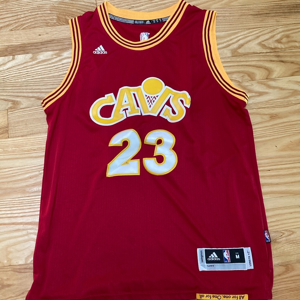 LeBron James Jersey Men’s Medium